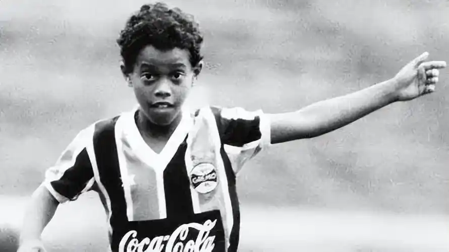 许多球迷甚 许多球迷甚